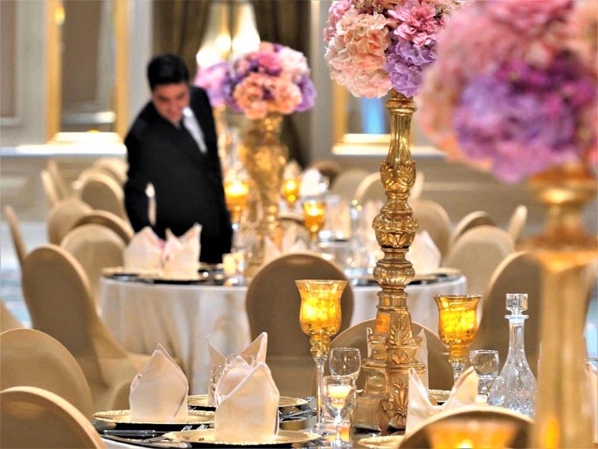 モーベンピック ホテル アル コバール アル・コバール エクステリア 写真 A restaurant in a hotel