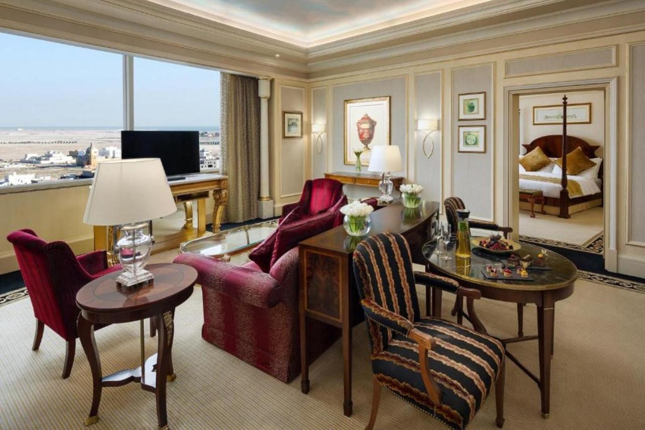 モーベンピック ホテル アル コバール アル・コバール エクステリア 写真 A suite at the Four Seasons Hotel, London