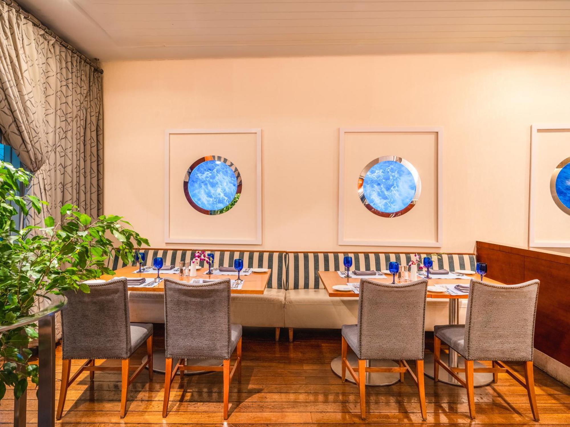 モーベンピック ホテル アル コバール アル・コバール エクステリア 写真 The interior of the restaurant