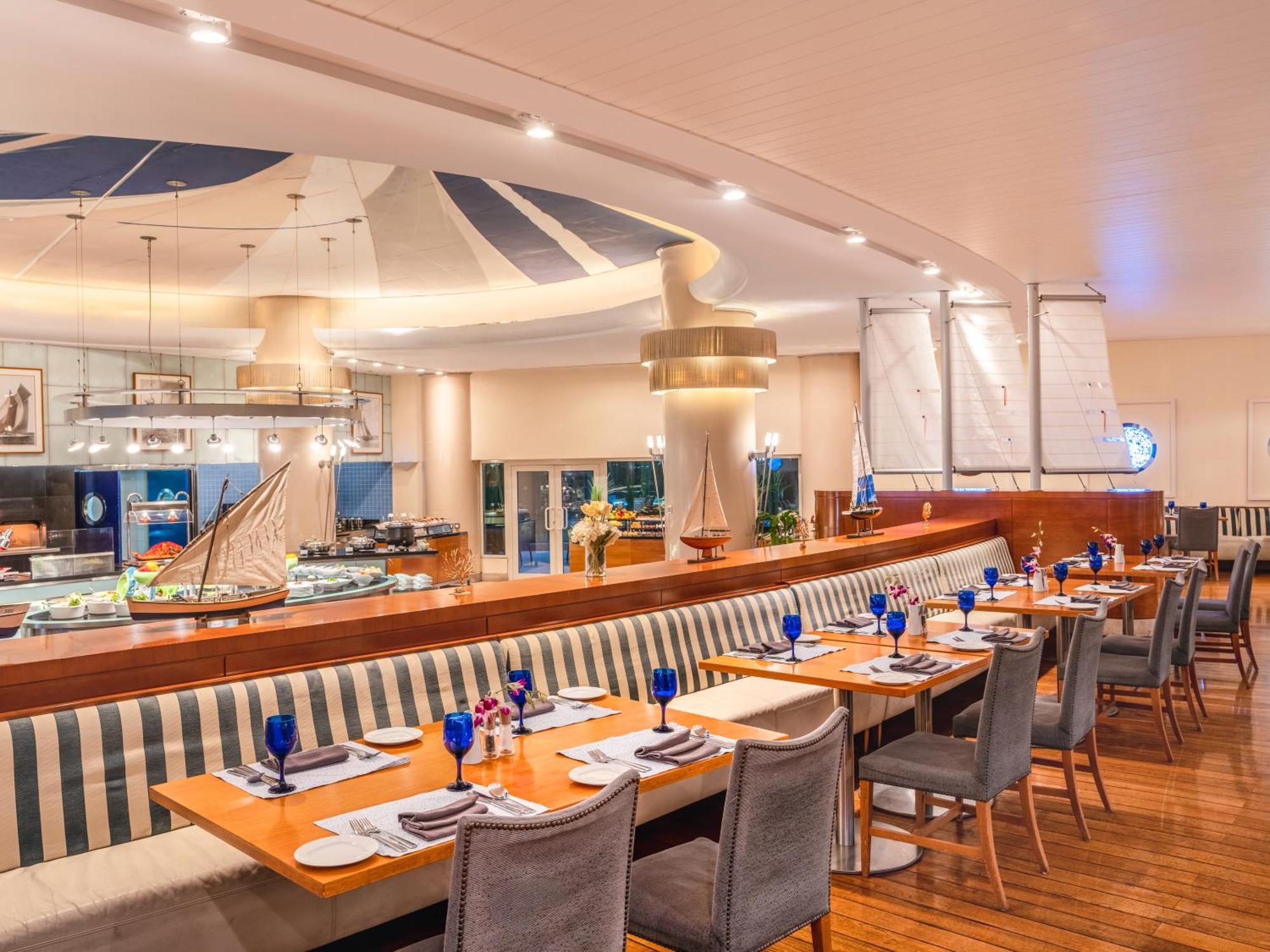 モーベンピック ホテル アル コバール アル・コバール エクステリア 写真 The Deck Restaurant