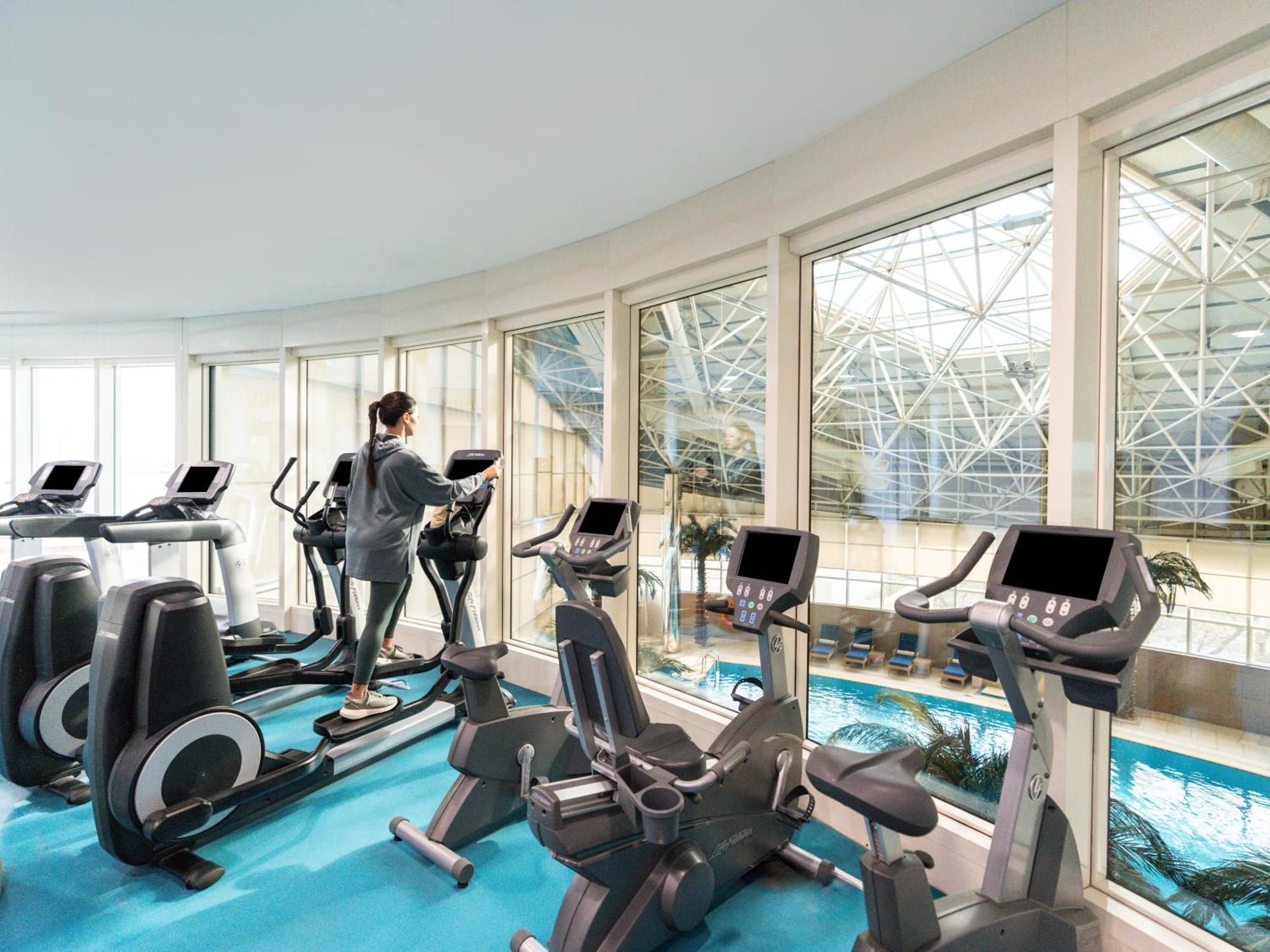モーベンピック ホテル アル コバール アル・コバール エクステリア 写真 The gym at the hotel