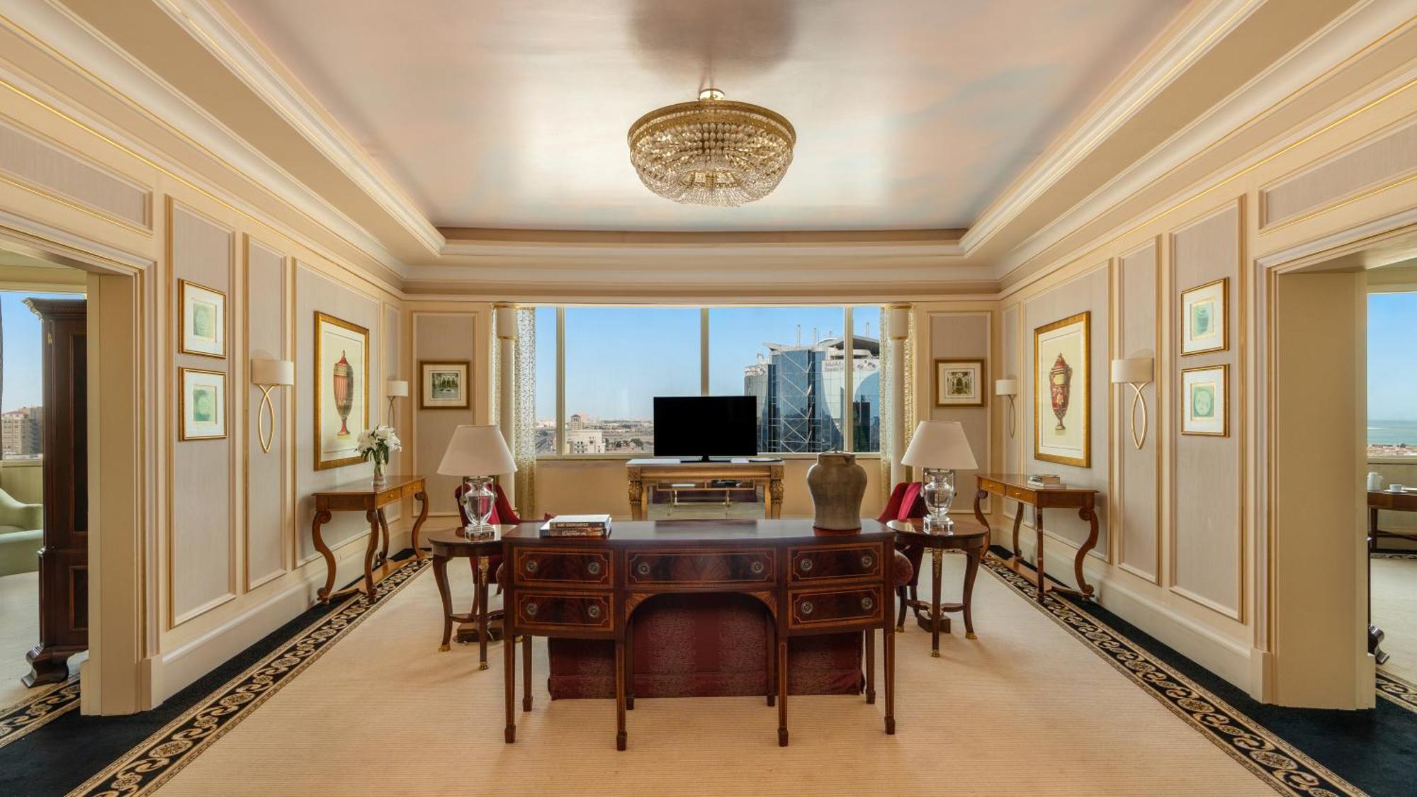 モーベンピック ホテル アル コバール アル・コバール エクステリア 写真 The study of a Presidential Suite