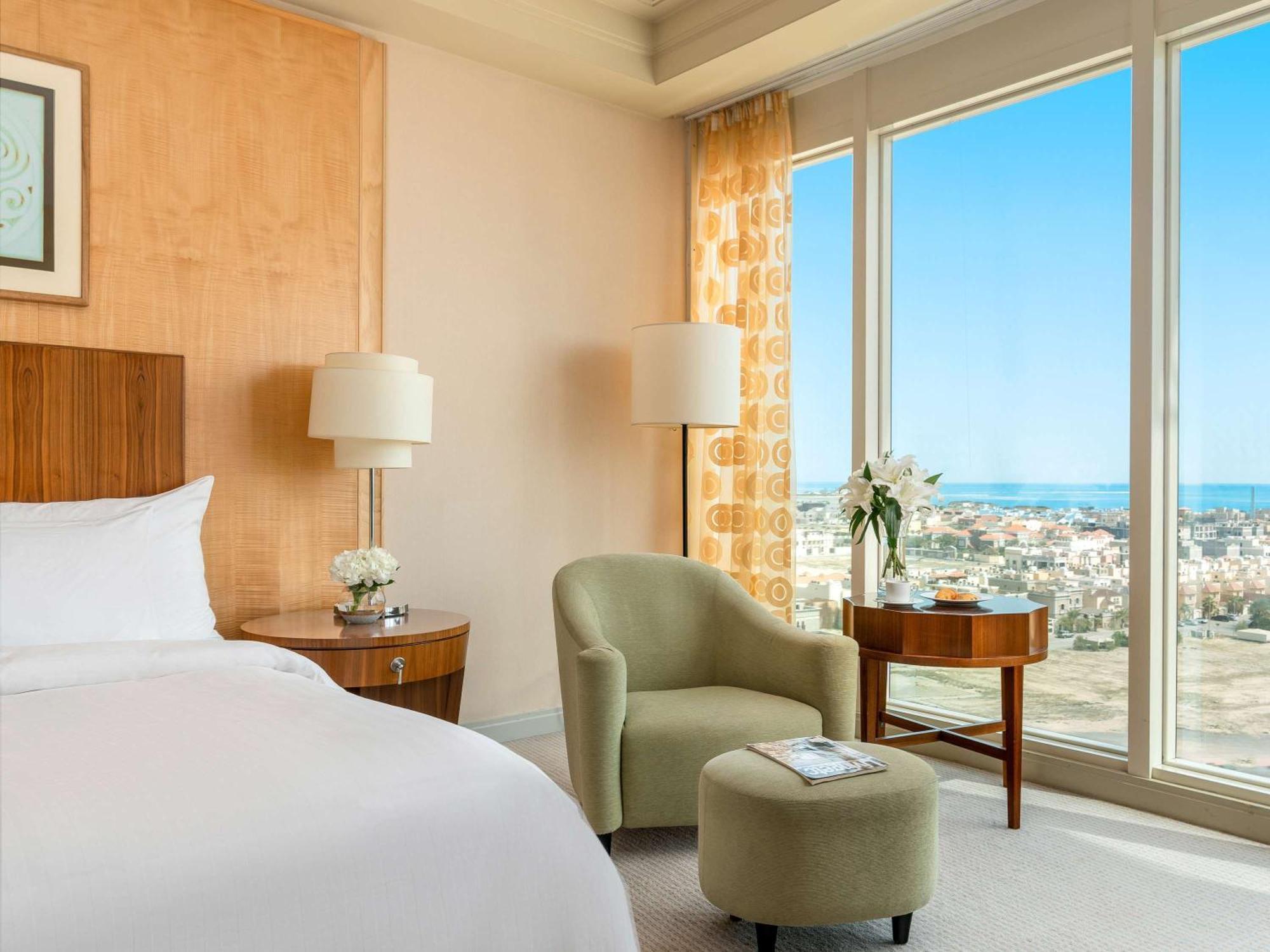 モーベンピック ホテル アル コバール アル・コバール エクステリア 写真 A guest room at the Hilton San Diego Bayfront